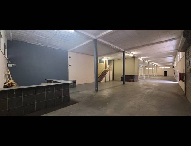 1,000M² WAREHOUSE TO LET IN RIVERSIDE PARK